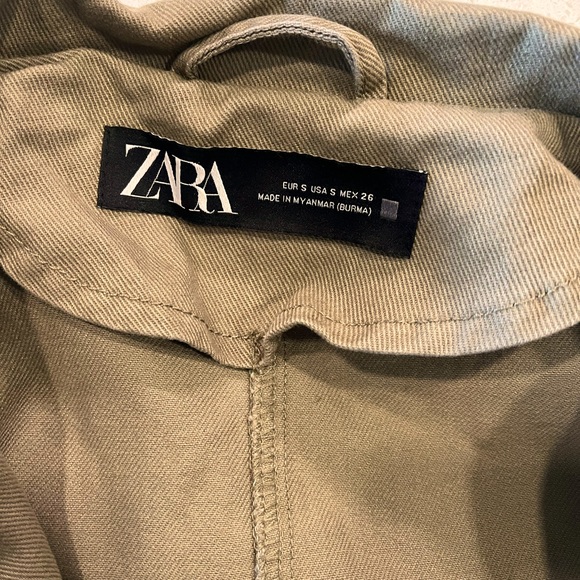 Zara. Army Green Utility Jacket. Cinchable drawcord at waist - Picture 6 of 7